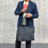 [フレンチカーフ] <br>ロワイヤルMトートバッグ<br>color：ネイビー×ターコイズステッチ×内装レッド<br>【８月下旬入荷予定】
