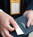 [French calf] <br>Through gachi card case<br>Color: Navy x Turquoise Stitch
